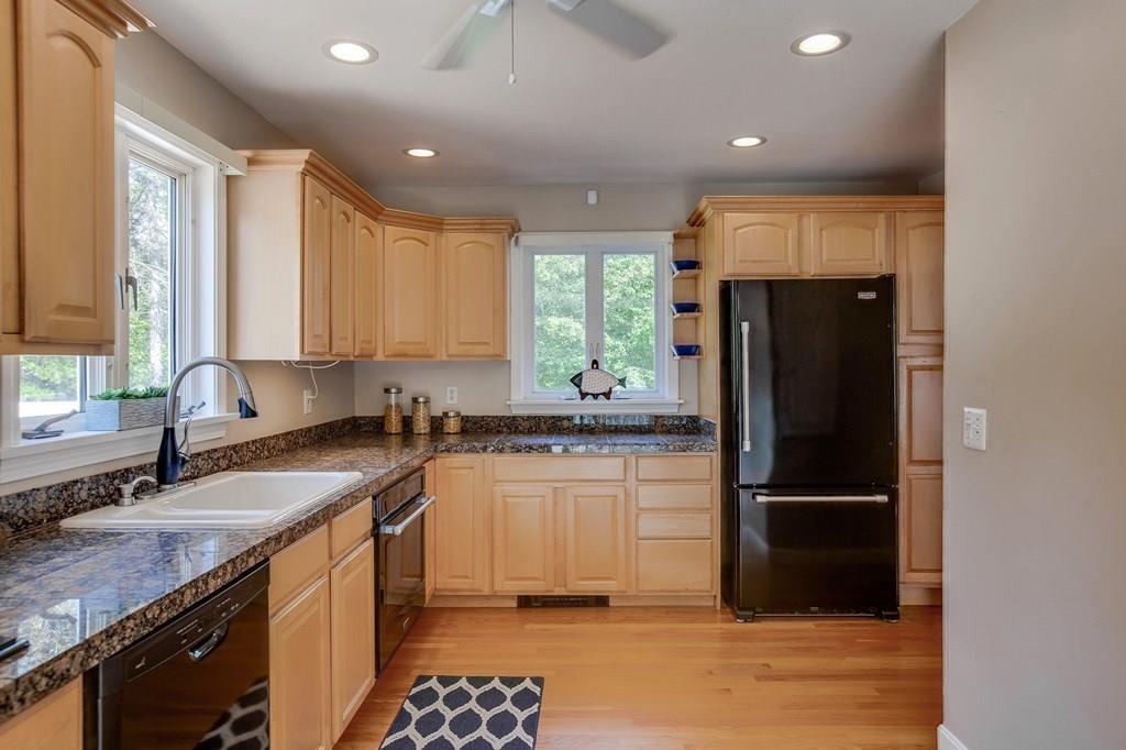 218 South Cross Road Haverhill, MA 01835 - Photo 10 of 28