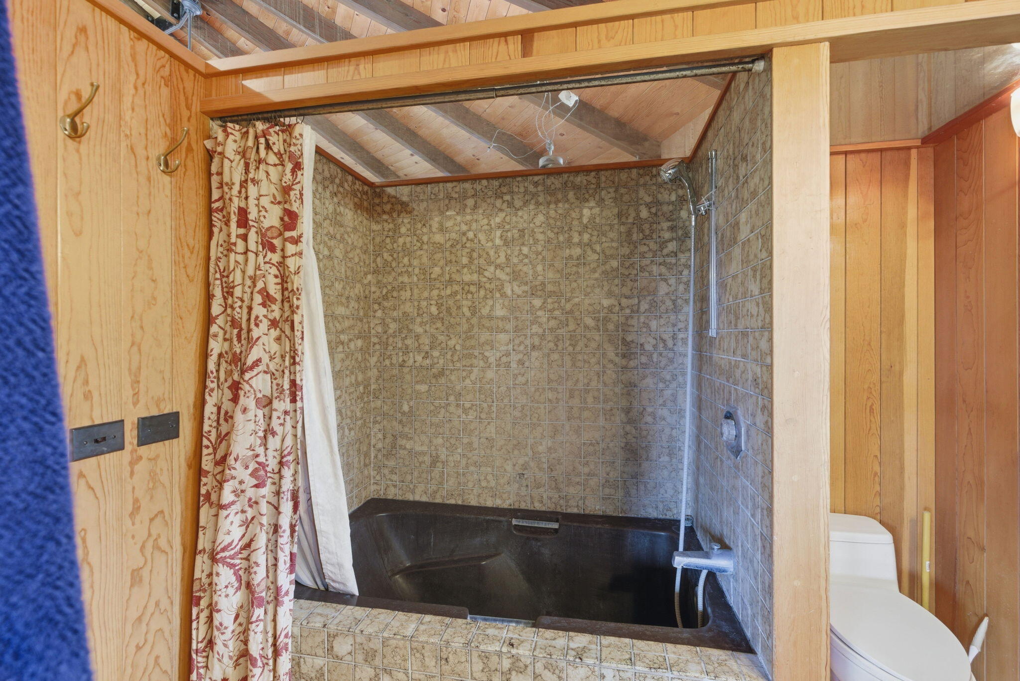 9595 Sterling Creek Road Jacksonville, OR 97530 - Photo 21 of 76 a bathroom with a shower and a sink