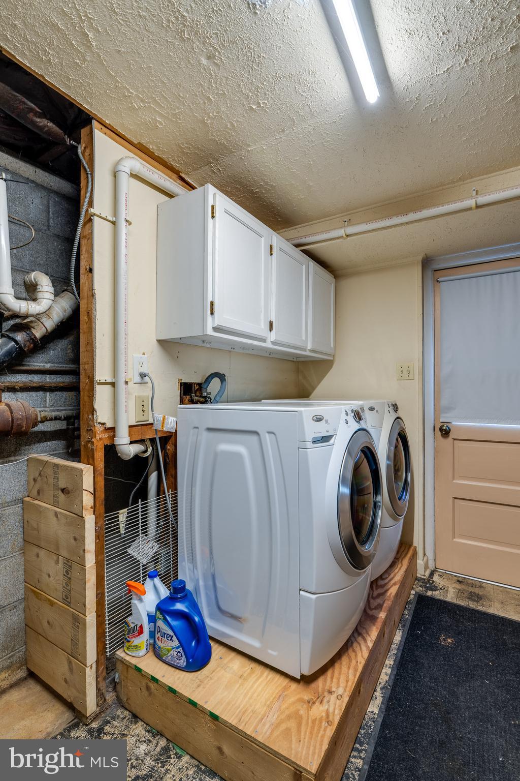 600 Kissel Hill Road Lititz, PA 17543 - Photo 28 of 30 a utility room with dryer and washer