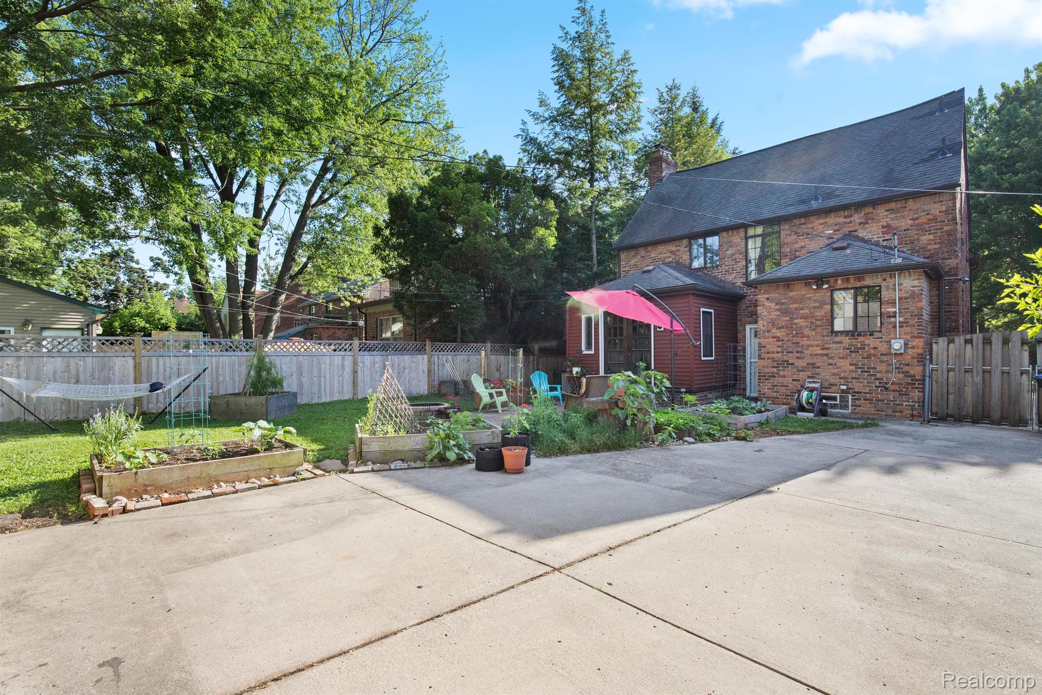 16564 Huntington Road Detroit, MI 48219 - Photo 44 of 47 Back Exterior