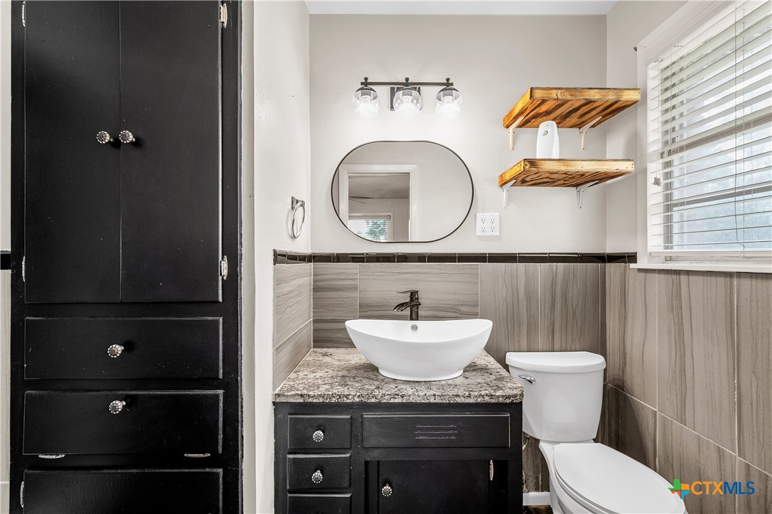 2417 Robin Road Temple, TX 76502 - Photo 18 of 27 Primary Bathroom