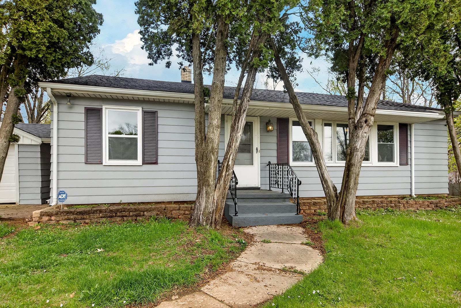 1706 Warren Road Rockford, IL 61108 - Photo 2 of 29