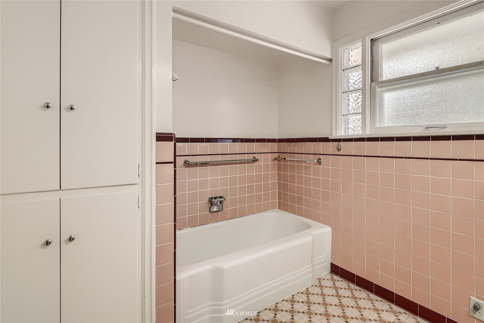 29017 Old Owen Road Monroe, WA 98272 - Photo 15 of 35 a bathroom with a bathtub and a shower