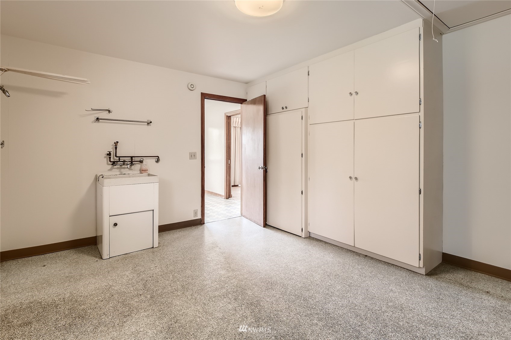 29017 Old Owen Road Monroe, WA 98272 - Photo 17 of 35 a utility room with a sink dryer and washer