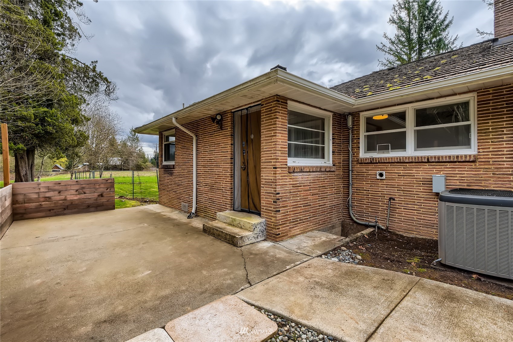 29017 Old Owen Road Monroe, WA 98272 - Photo 20 of 35 a front view of a house with garden