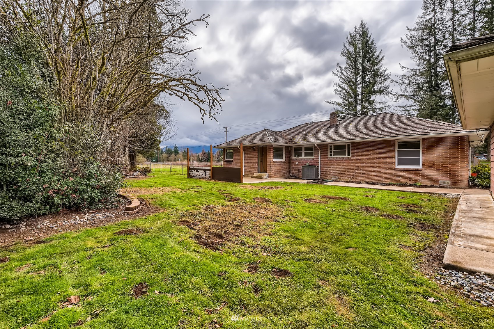 29017 Old Owen Road Monroe, WA 98272 - Photo 25 of 35 a front view of a house with garden