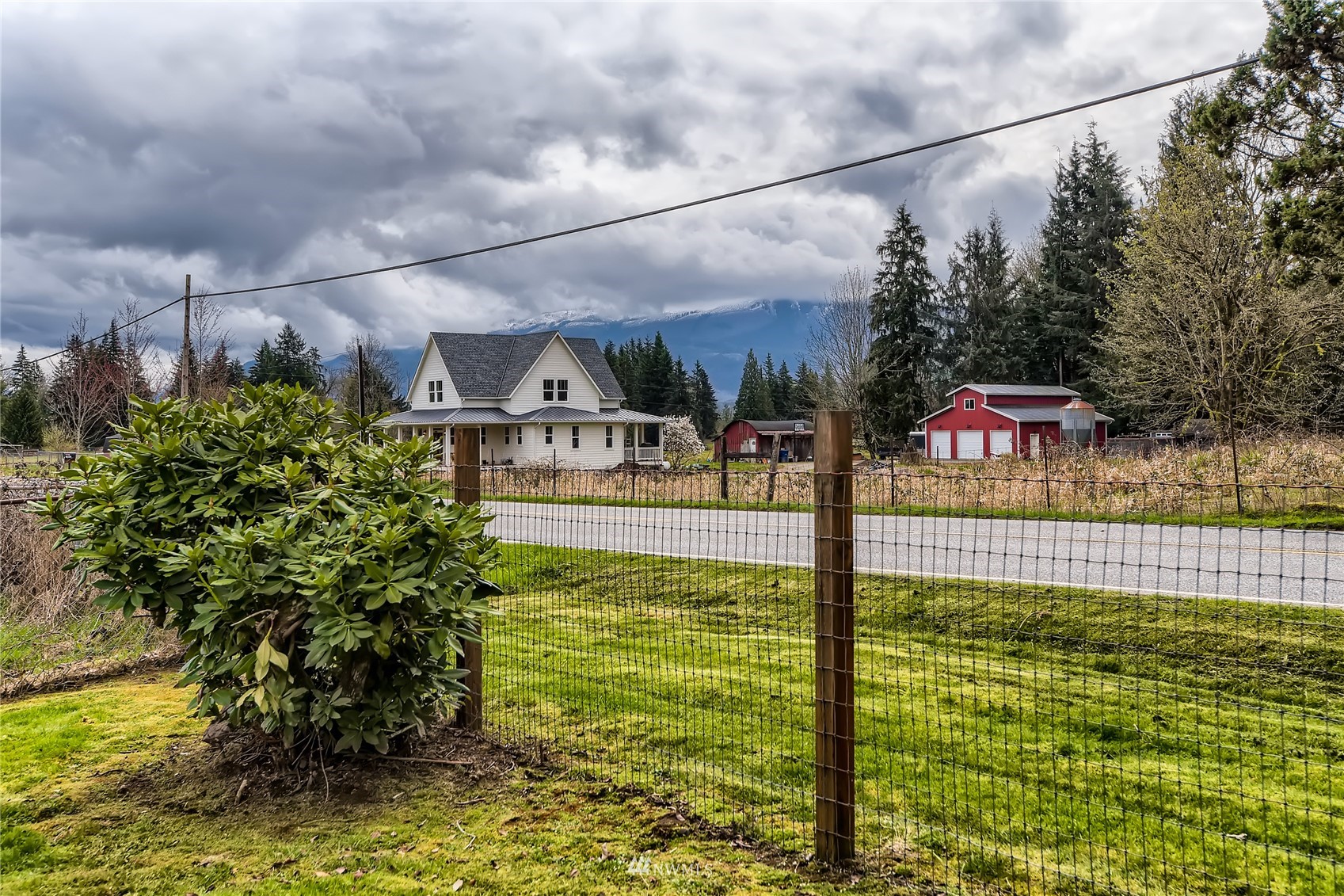 29017 Old Owen Road Monroe, WA 98272 - Photo 33 of 35 a view of a swimming pool with a patio