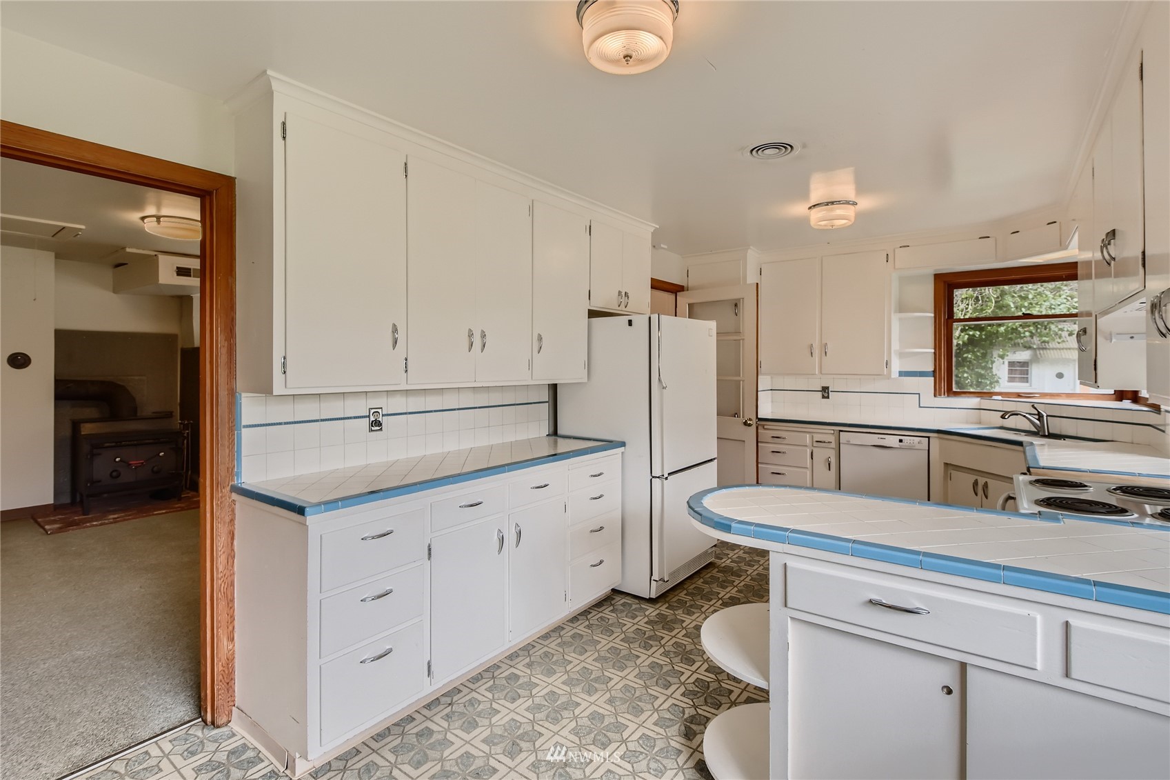 29017 Old Owen Road Monroe, WA 98272 - Photo 9 of 35 a kitchen with granite countertop white cabinets and white appliances