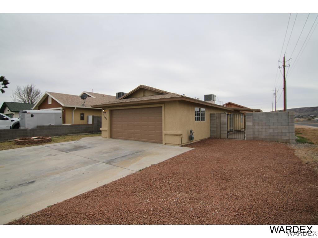 3745 North Kenneth Road Kingman, AZ 86409 - Photo 2 of 19