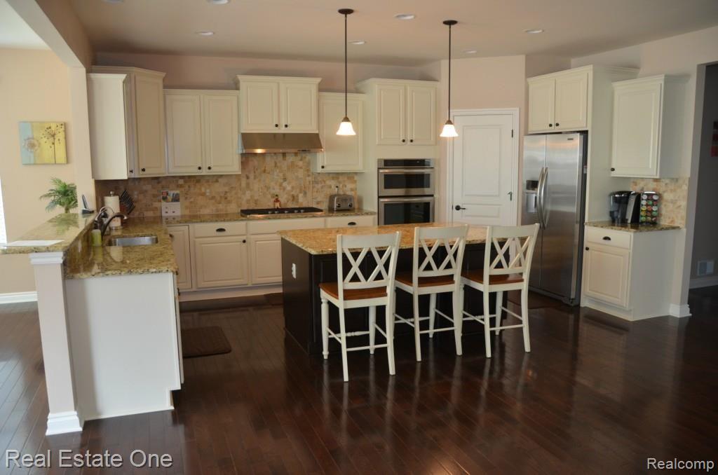 6973 Oakhurst Ridge Road Clarkston, MI 48348 - Photo 11 of 32 Kitchen