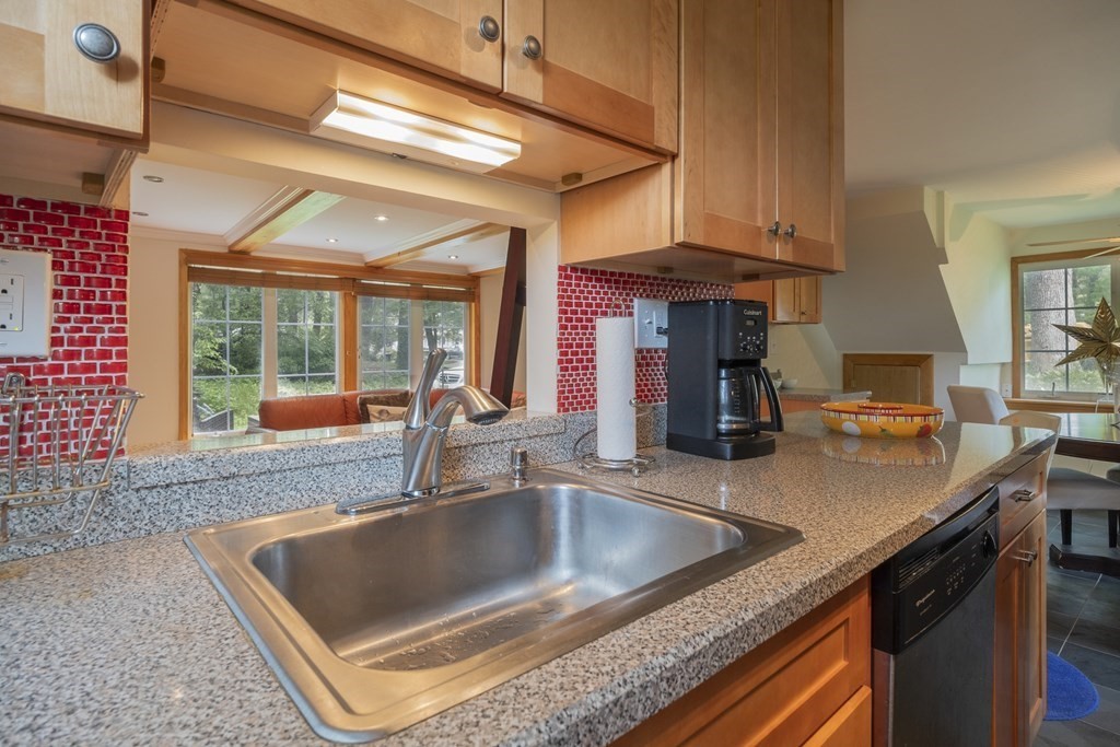 44 Summit Road Holbrook, MA 02343 - Photo 9 of 33 Gallery Image 9