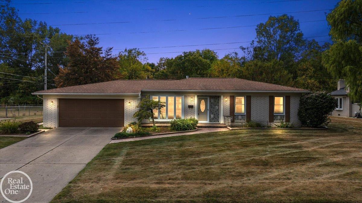 47341 Kennesaw Ridge Utica, MI 48317 - Photo 1 of 50 50189136-88209e26-b7d8-4ce5-b1d4-ff27f3df7410.JPG
