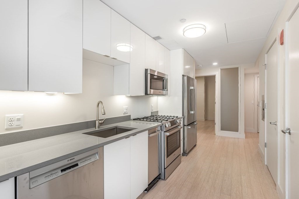 121 Portland Street, Unit 7O8 Boston, MA 02114 - Photo 27 of 40 a kitchen with a stove and a refrigerator