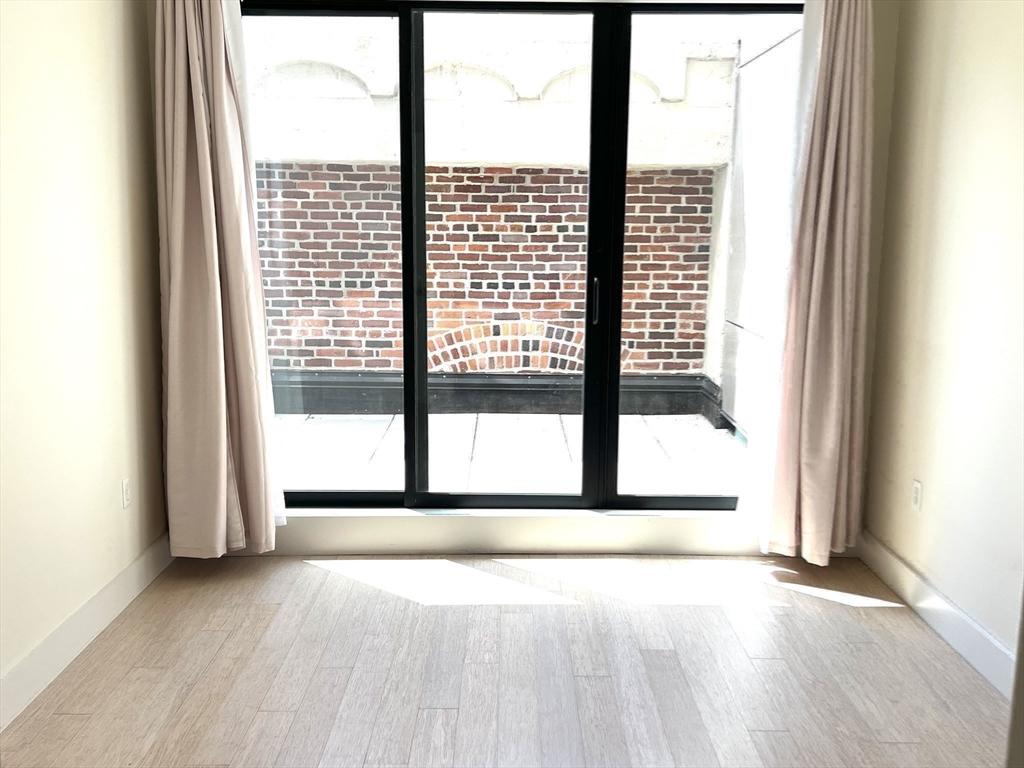 121 Portland Street, Unit 7O8 Boston, MA 02114 - Photo 4 of 40 a view of an empty room and a window