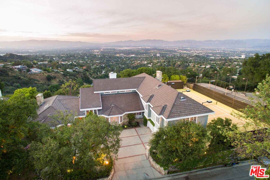 Stone Oak Drive Los Angeles, CA 90049 - Photo 2 of 27