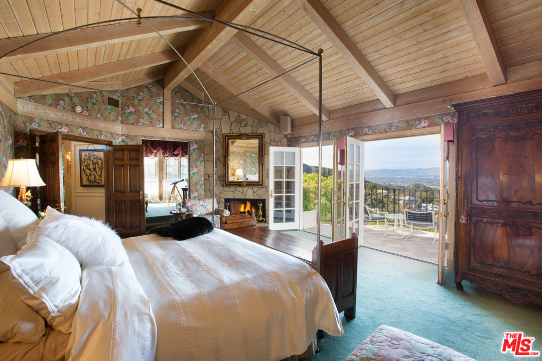 Stone Oak Drive Los Angeles, CA 90049 - Photo 11 of 27