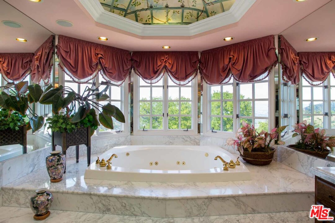 Stone Oak Drive Los Angeles, CA 90049 - Photo 12 of 27