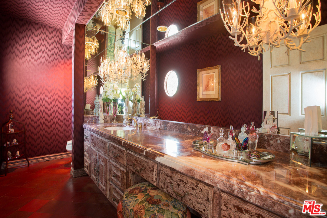 Stone Oak Drive Los Angeles, CA 90049 - Photo 13 of 27