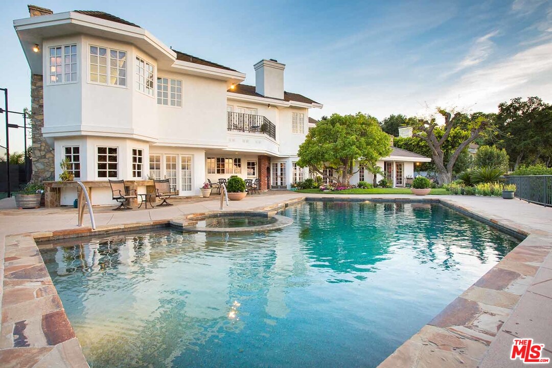 Stone Oak Drive Los Angeles, CA 90049 - Photo 16 of 27