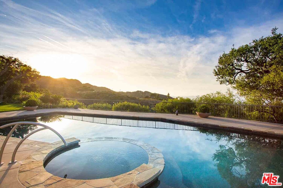 Stone Oak Drive Los Angeles, CA 90049 - Photo 17 of 27