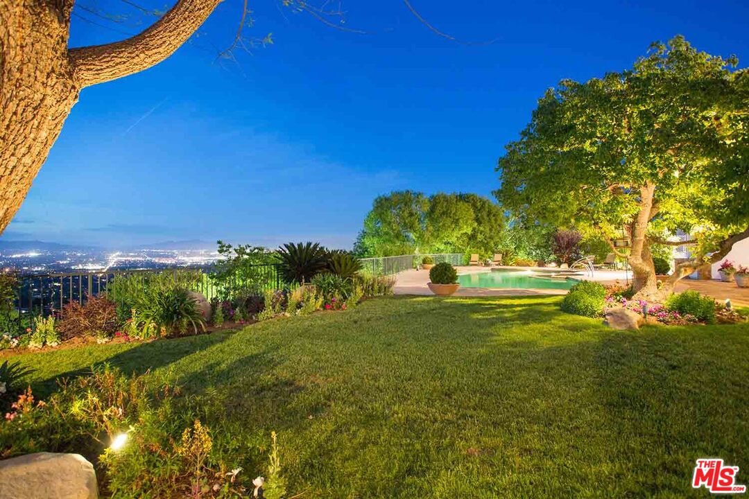 Stone Oak Drive Los Angeles, CA 90049 - Photo 18 of 27