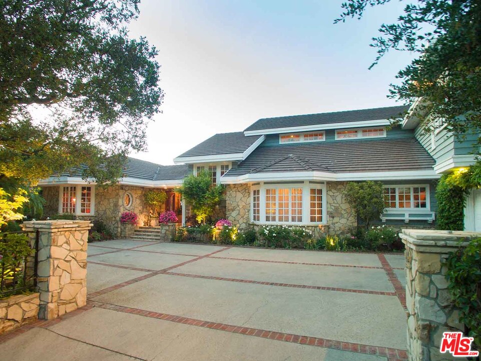 Stone Oak Drive Los Angeles, CA 90049 - Photo 3 of 27