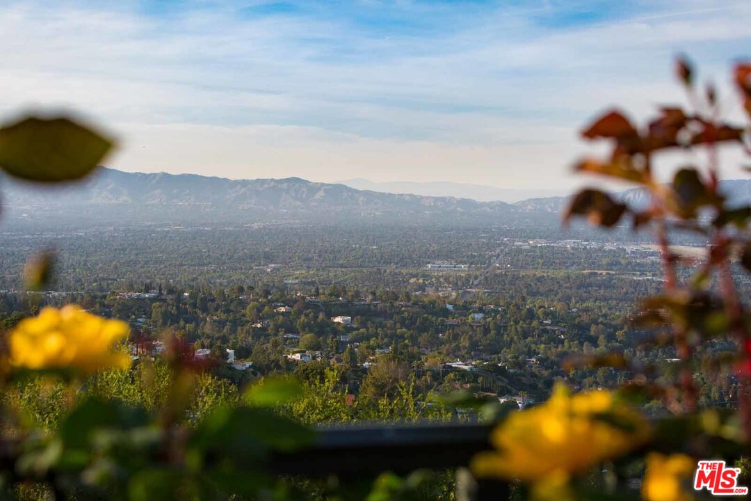 Stone Oak Drive Los Angeles, CA 90049 - Photo 22 of 27