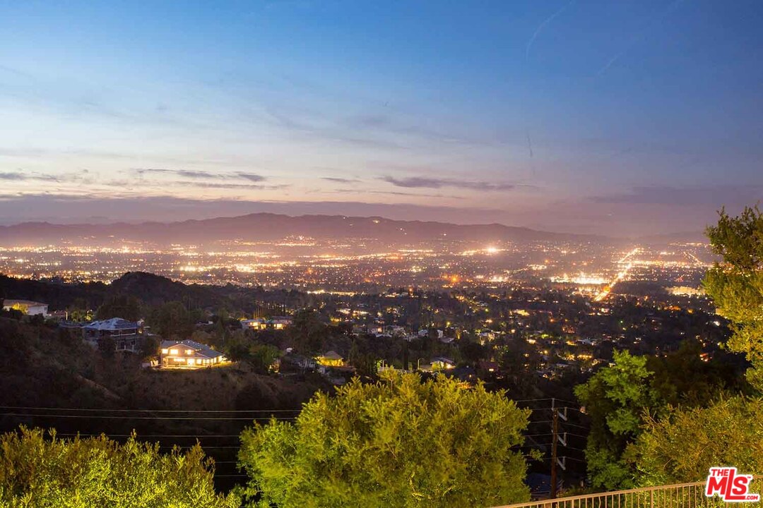 Stone Oak Drive Los Angeles, CA 90049 - Photo 24 of 27