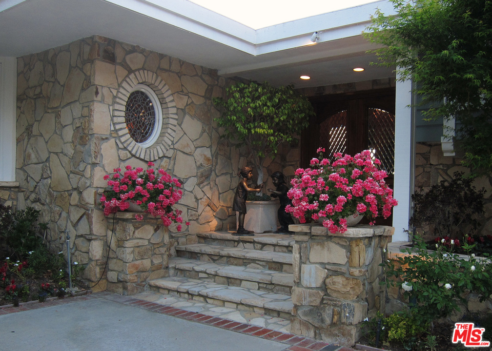 Stone Oak Drive Los Angeles, CA 90049 - Photo 27 of 27