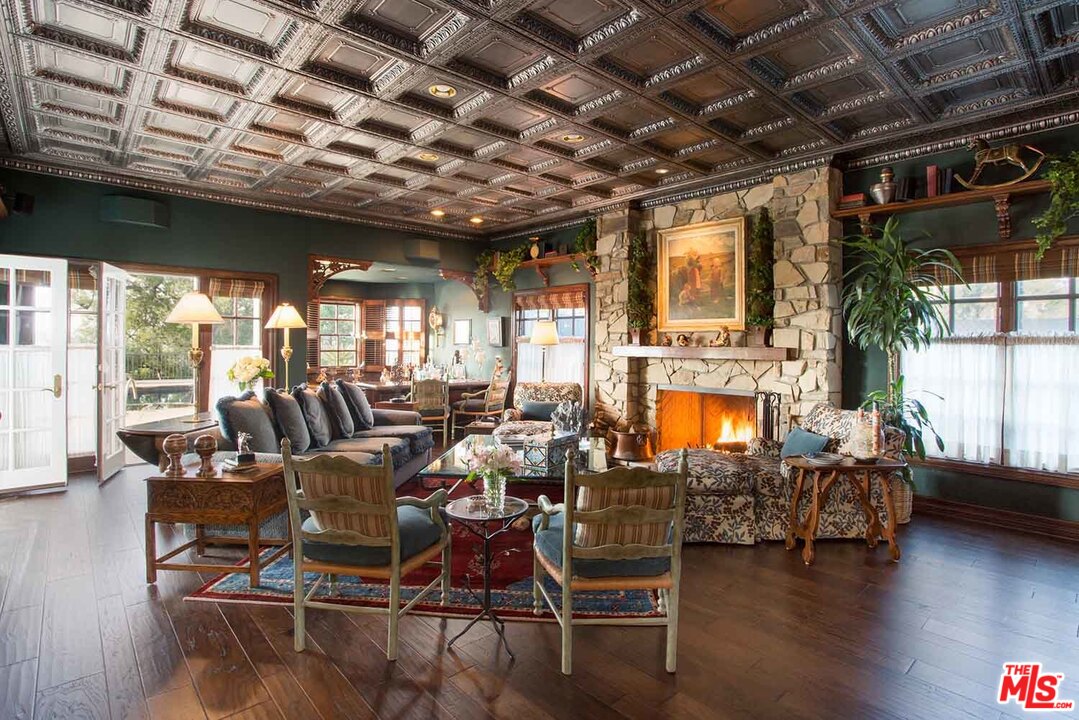 Stone Oak Drive Los Angeles, CA 90049 - Photo 9 of 27