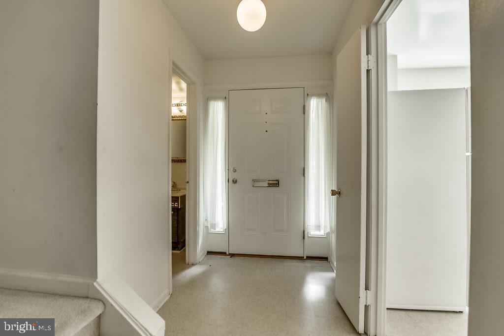 3792 Persimmon Circle Fairfax, VA 22031 - Photo 3 of 33