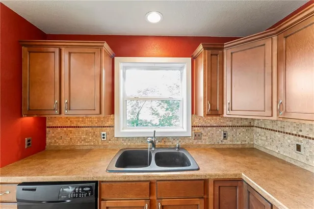 $379,900 | 89 Turkey Trail Road, Blue Eye, MO 65611