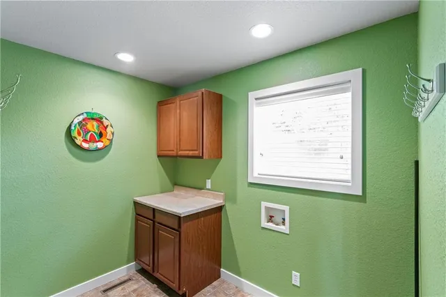 $379,900 | 89 Turkey Trail Road, Blue Eye, MO 65611