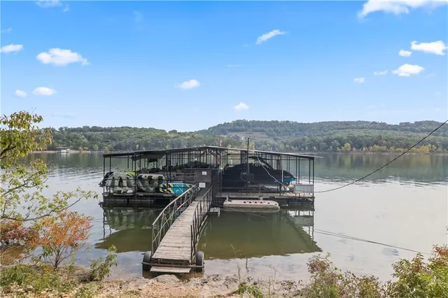 $379,900 | 89 Turkey Trail Road, Blue Eye, MO 65611
