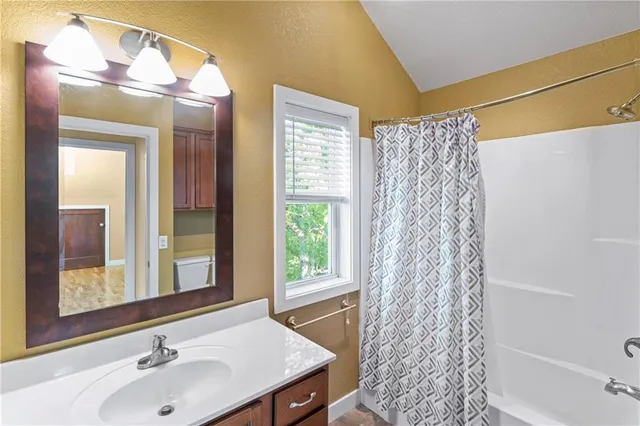 $379,900 | 89 Turkey Trail Road, Blue Eye, MO 65611