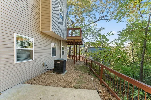 $379,900 | 89 Turkey Trail Road, Blue Eye, MO 65611