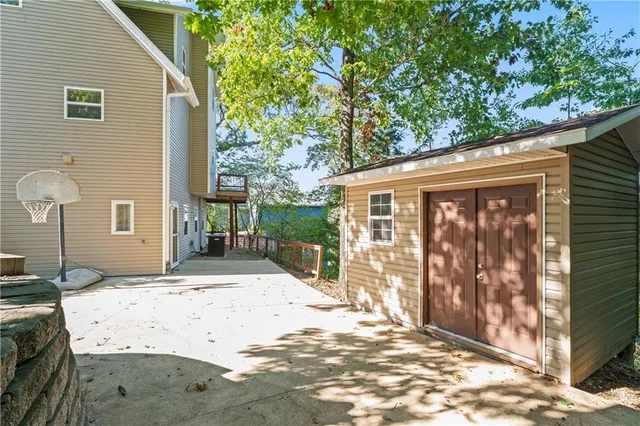 $379,900 | 89 Turkey Trail Road, Blue Eye, MO 65611