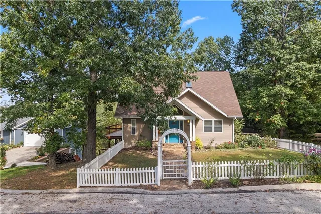 $379,900 | 89 Turkey Trail Road, Blue Eye, MO 65611