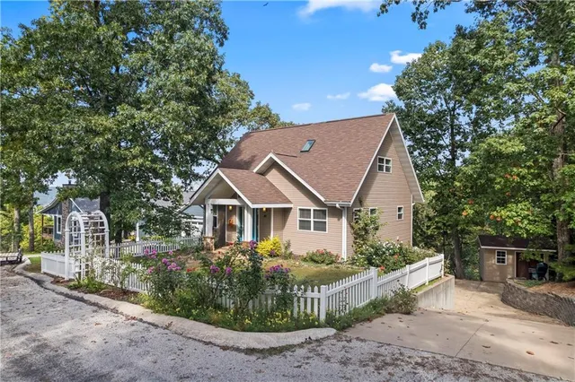 $379,900 | 89 Turkey Trail Road, Blue Eye, MO 65611