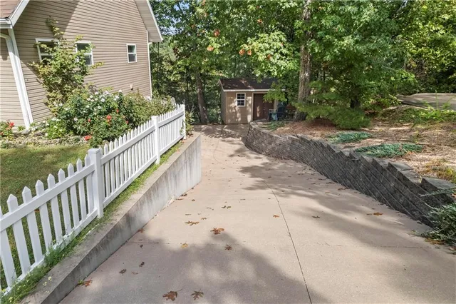 $379,900 | 89 Turkey Trail Road, Blue Eye, MO 65611