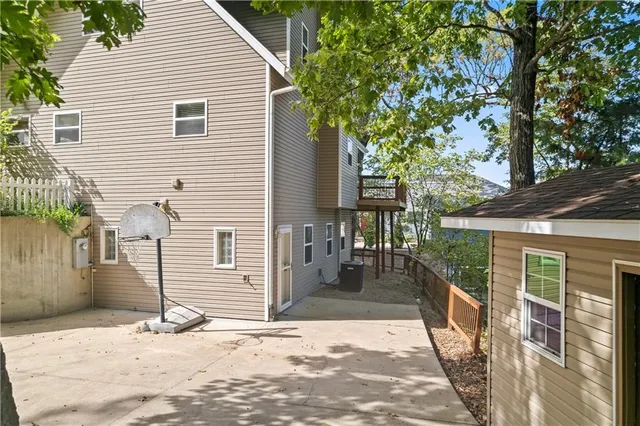 $379,900 | 89 Turkey Trail Road, Blue Eye, MO 65611