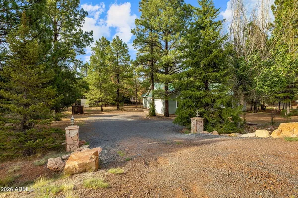 $524,900 | 2236 Cross Country Road, Overgaard, AZ 85933
