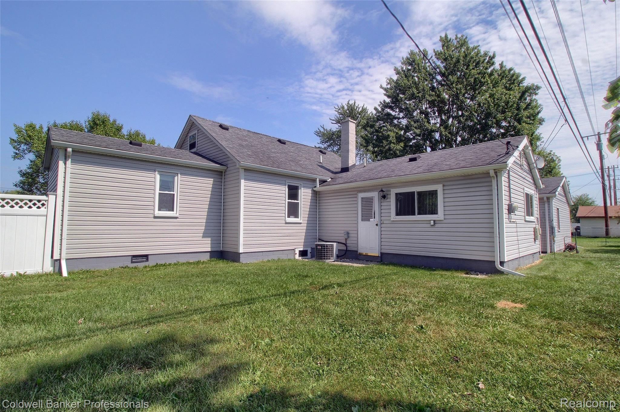 41495 Tyler Road Belleville, MI 48111 - Photo 27 of 32 27-Rear.jpg
