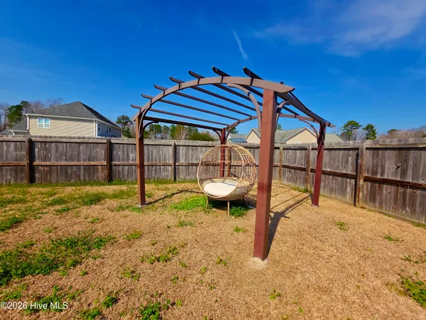 $2,275 | 116 Lincolnton Court, Jacksonville, NC 28540