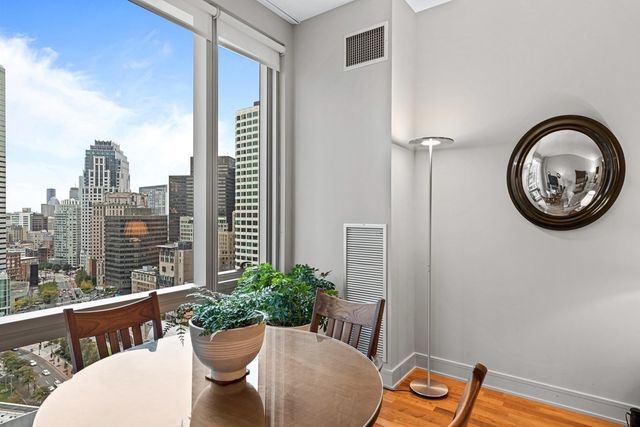 $1,460,000 | 500 Atlantic Avenue, Unit 21M, Boston, MA 02210