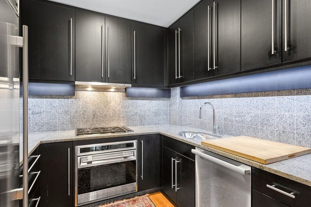 $1,460,000 | 500 Atlantic Avenue, Unit 21M, Boston, MA 02210