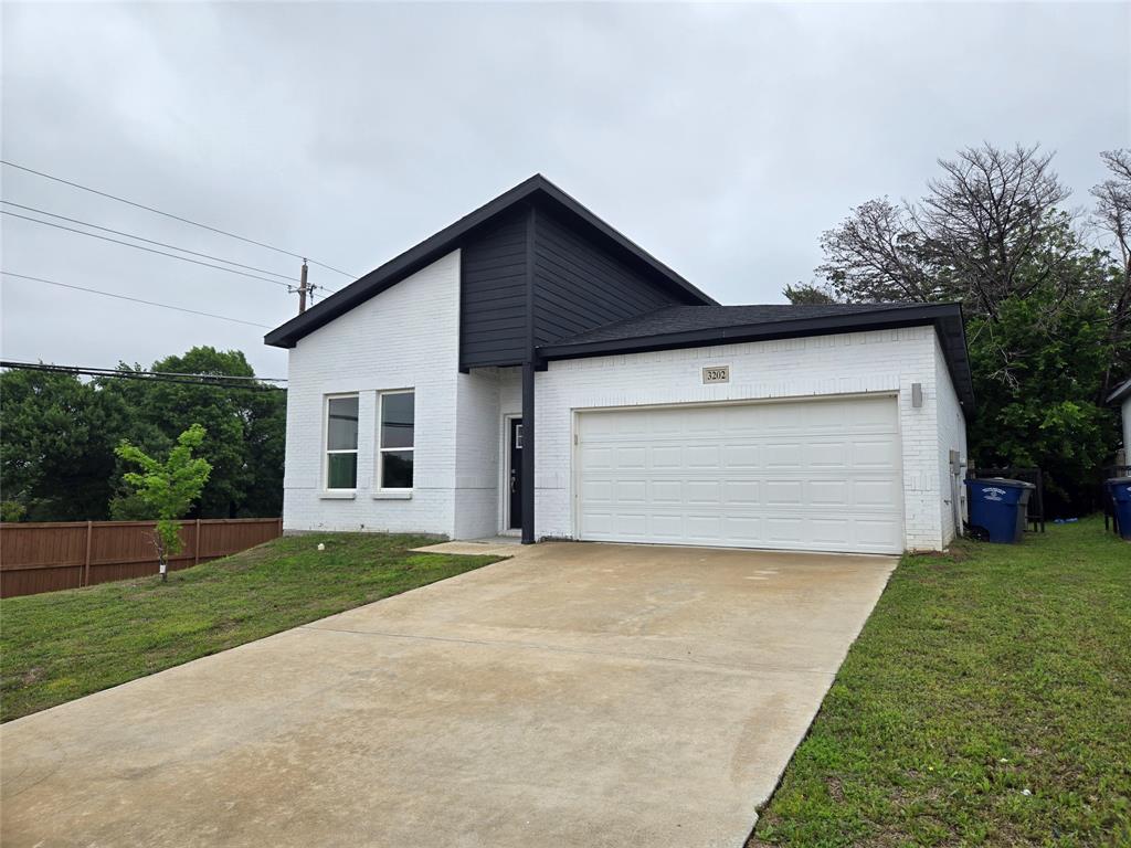 3202 Noor Street Dallas, TX 75233 - Photo 2 of 20 a front view of house with yard and green space