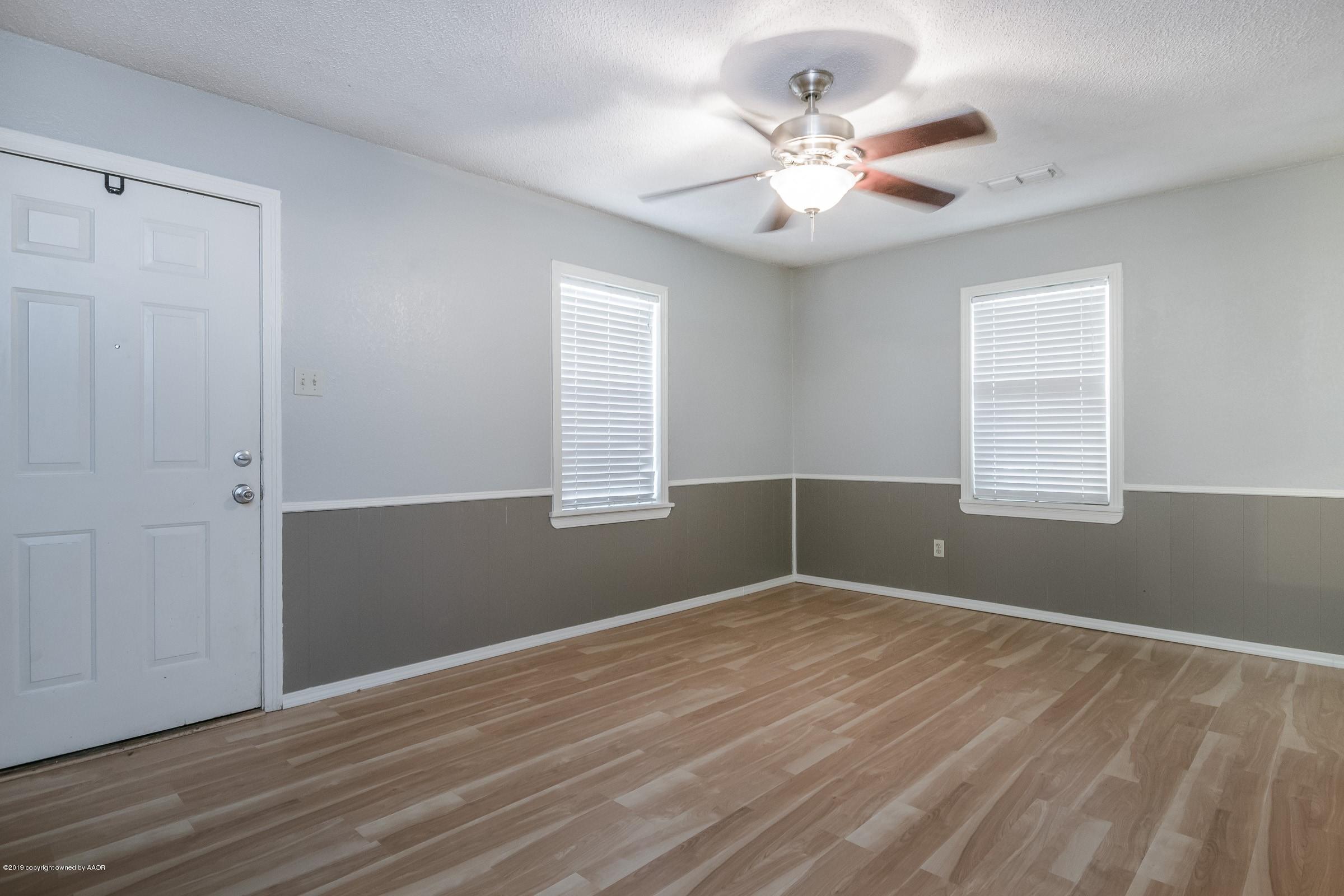 4623 South Travis Street Amarillo, TX 79110 - Photo 3 of 16 003_Living Room