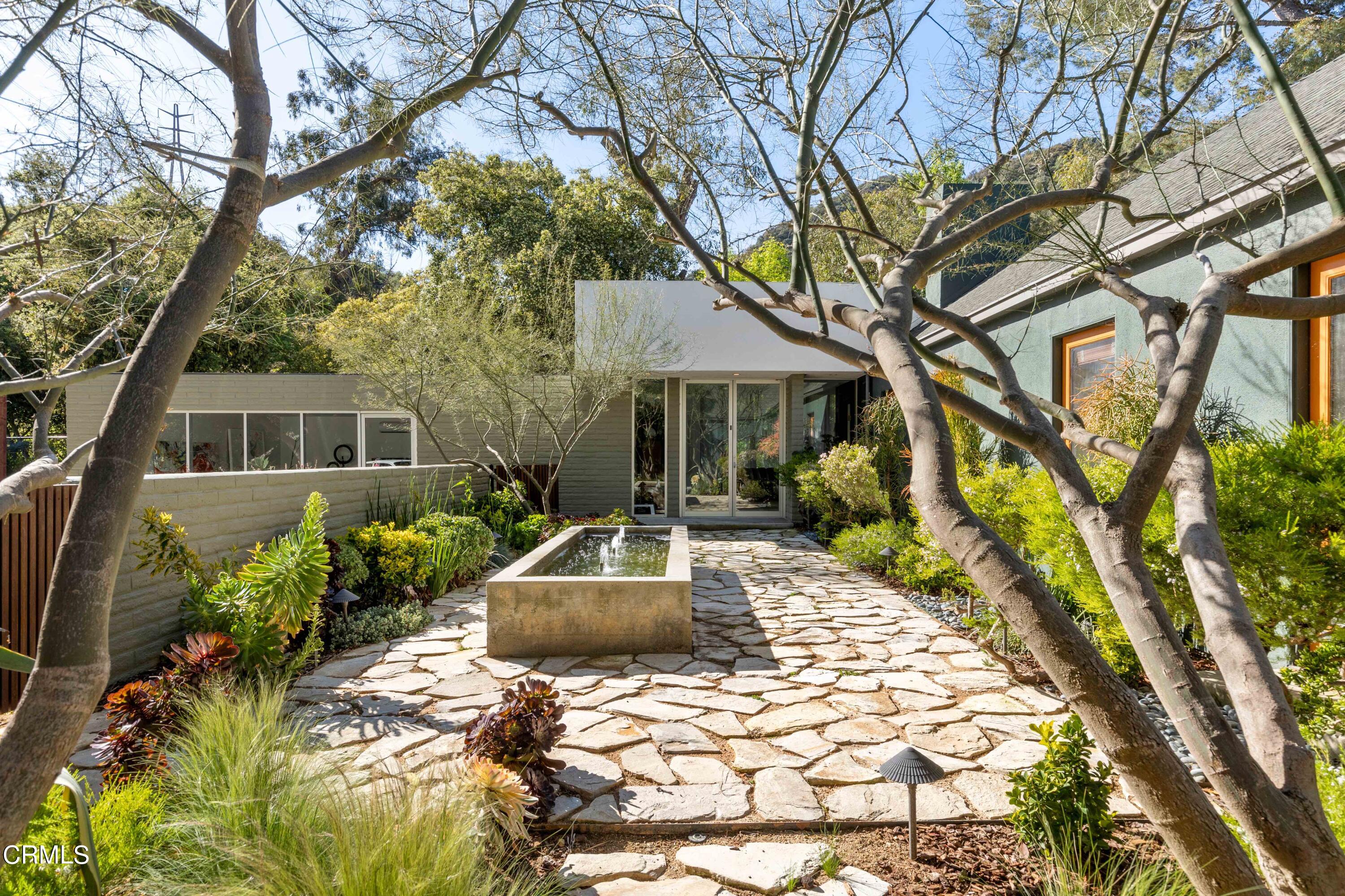 3205 Cornwall Drive Glendale, CA 91206 - Photo 2 of 32 Front Patio