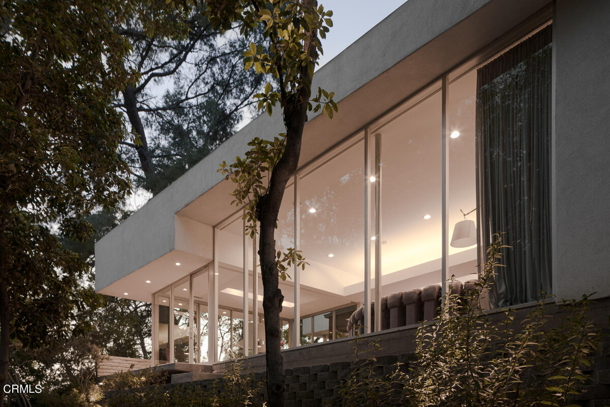 3205 Cornwall Drive Glendale, CA 91206 - Photo 32 of 32 Twilight Side